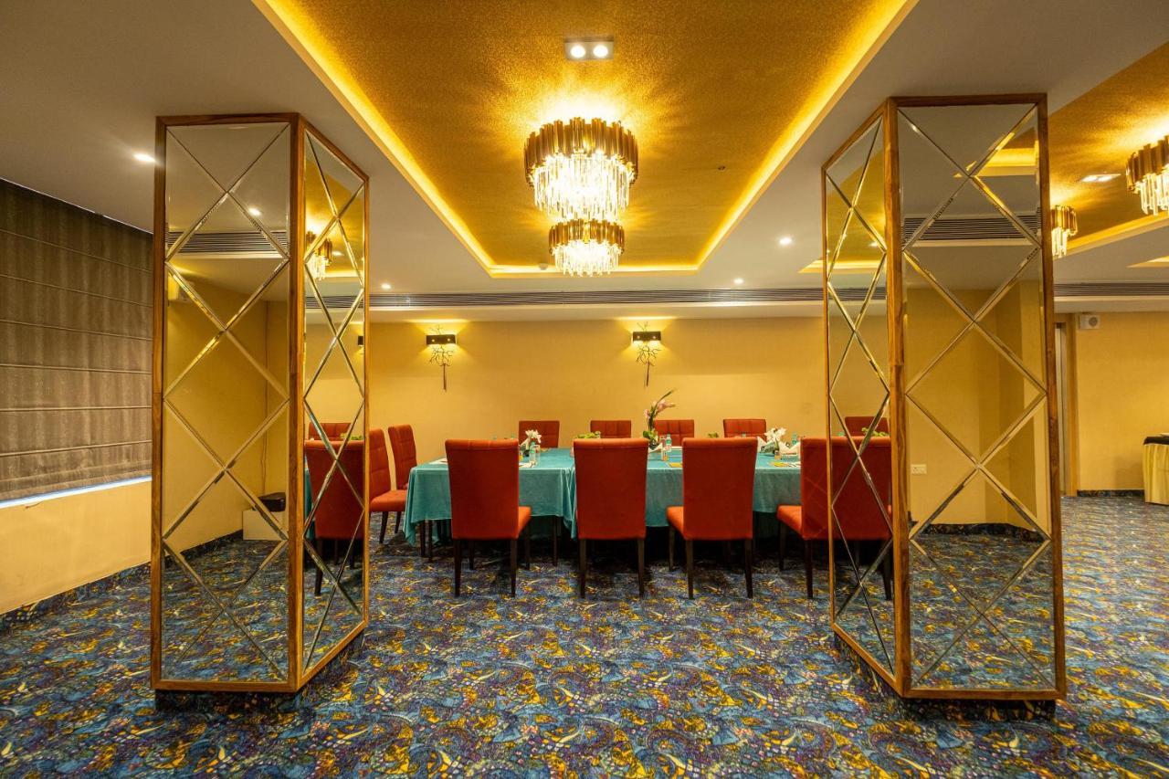 Hotel The Bastion Bhopal Zewnętrze zdjęcie